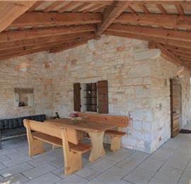 4 bedroom villa with pool near Svetvinčenat, Istria, sleeps 10